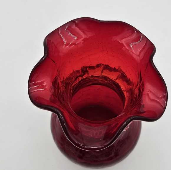 Kanawha Ruby Red Crackle Blown Glass Applied Clear Ribbon Vase 7.5" Tall - Picture 3 of 5